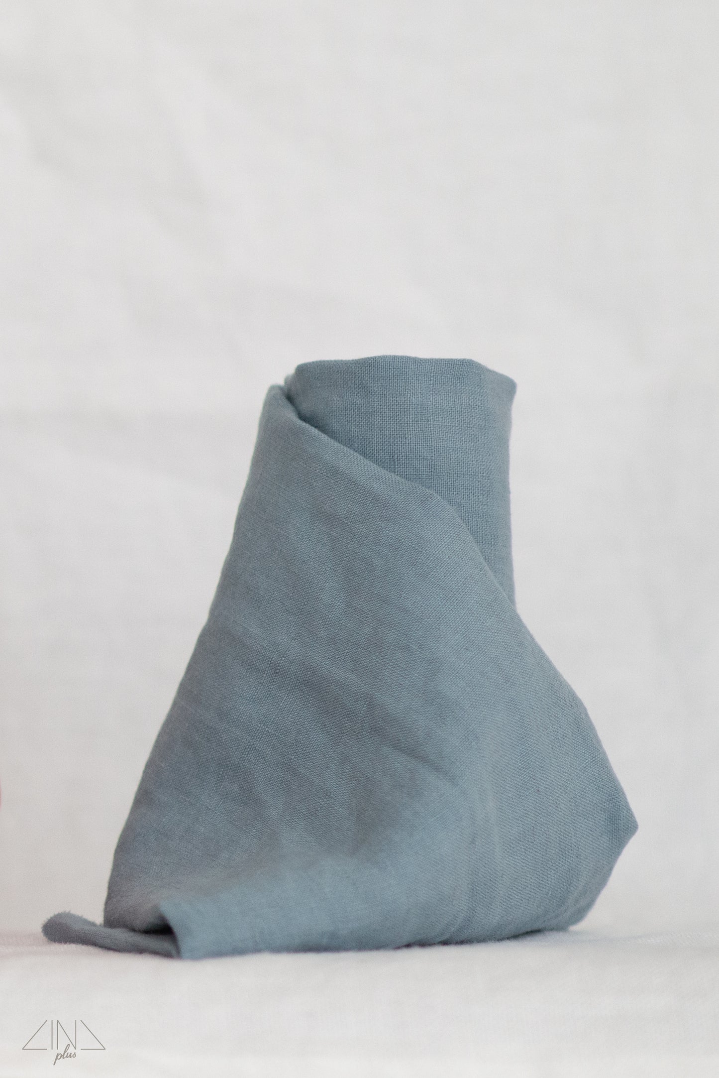 100 Linen Napkins in Blue Avio