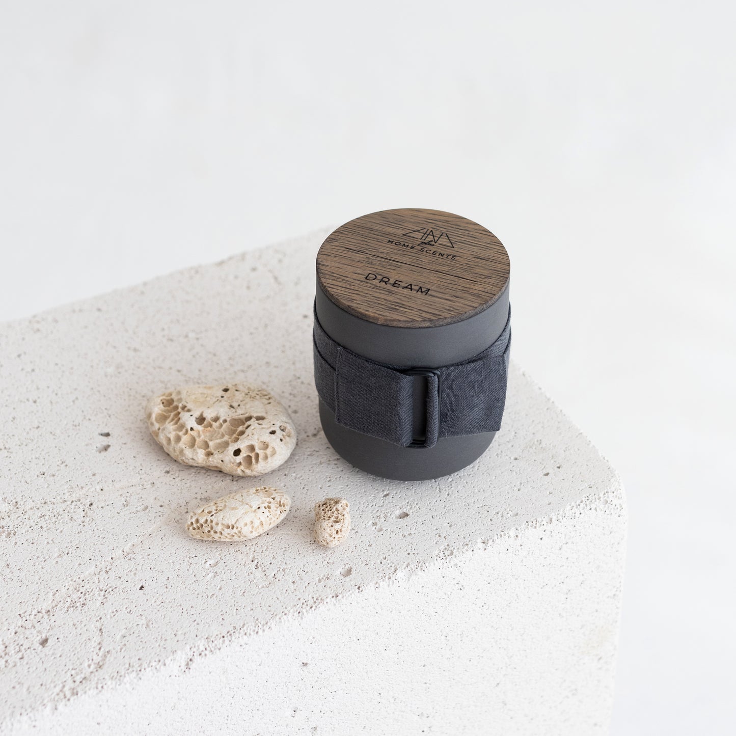 Black Scented Candle with Oak Lid