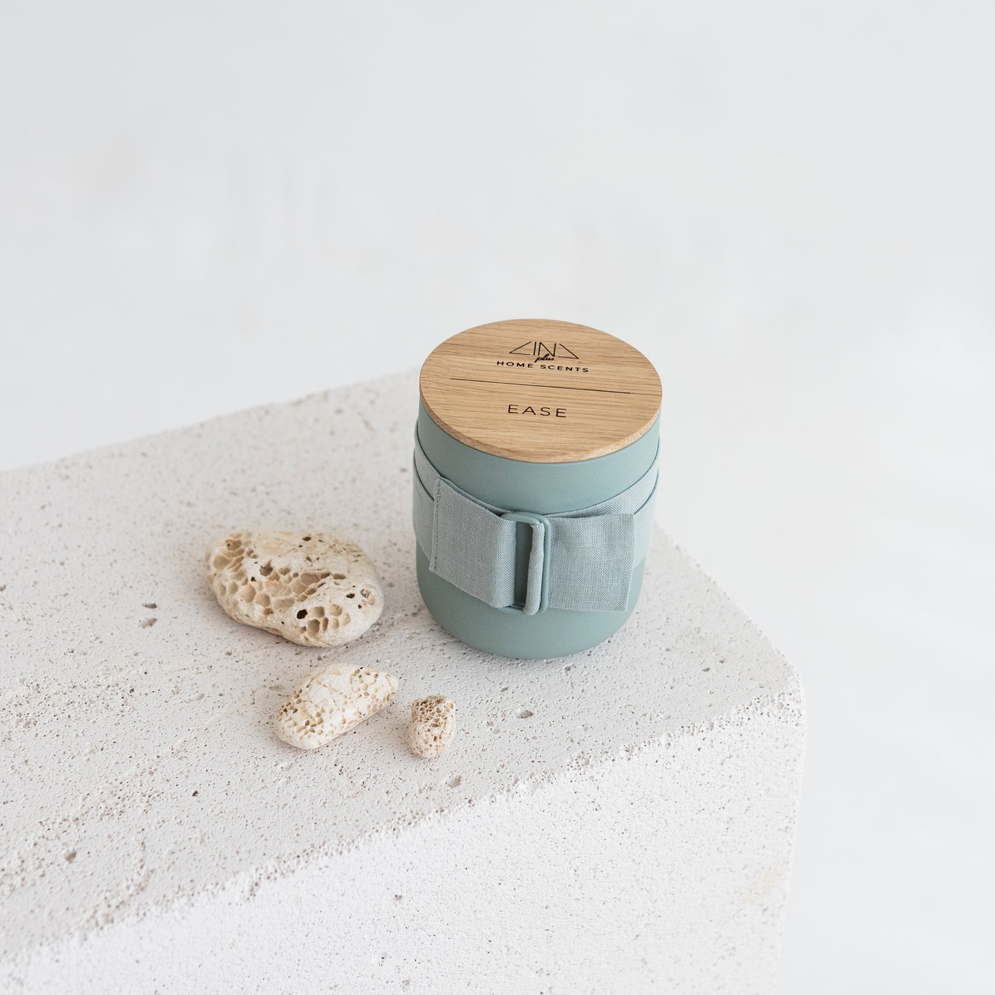 Greenish Scented Candle with Oak Lid