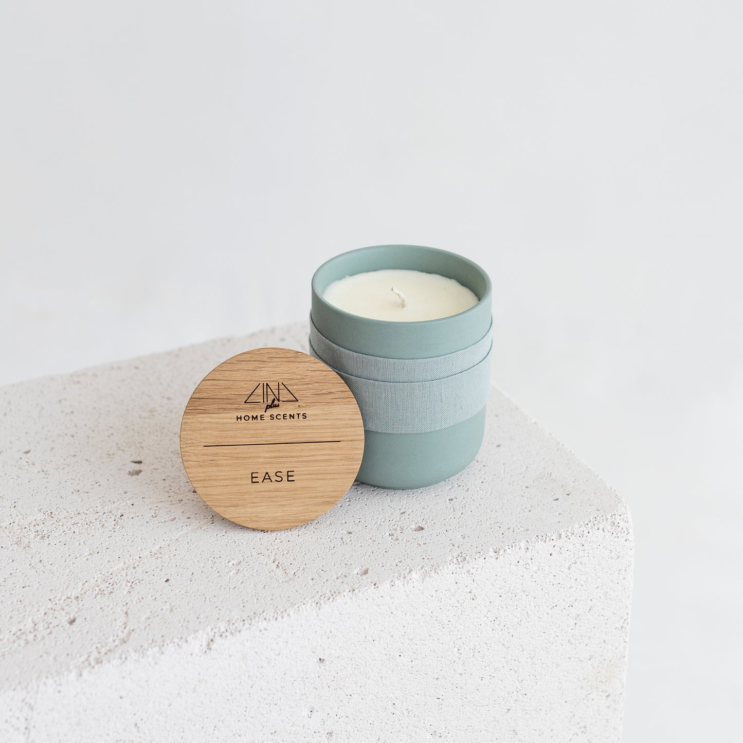 Greenish Scented Candle with Oak Lid