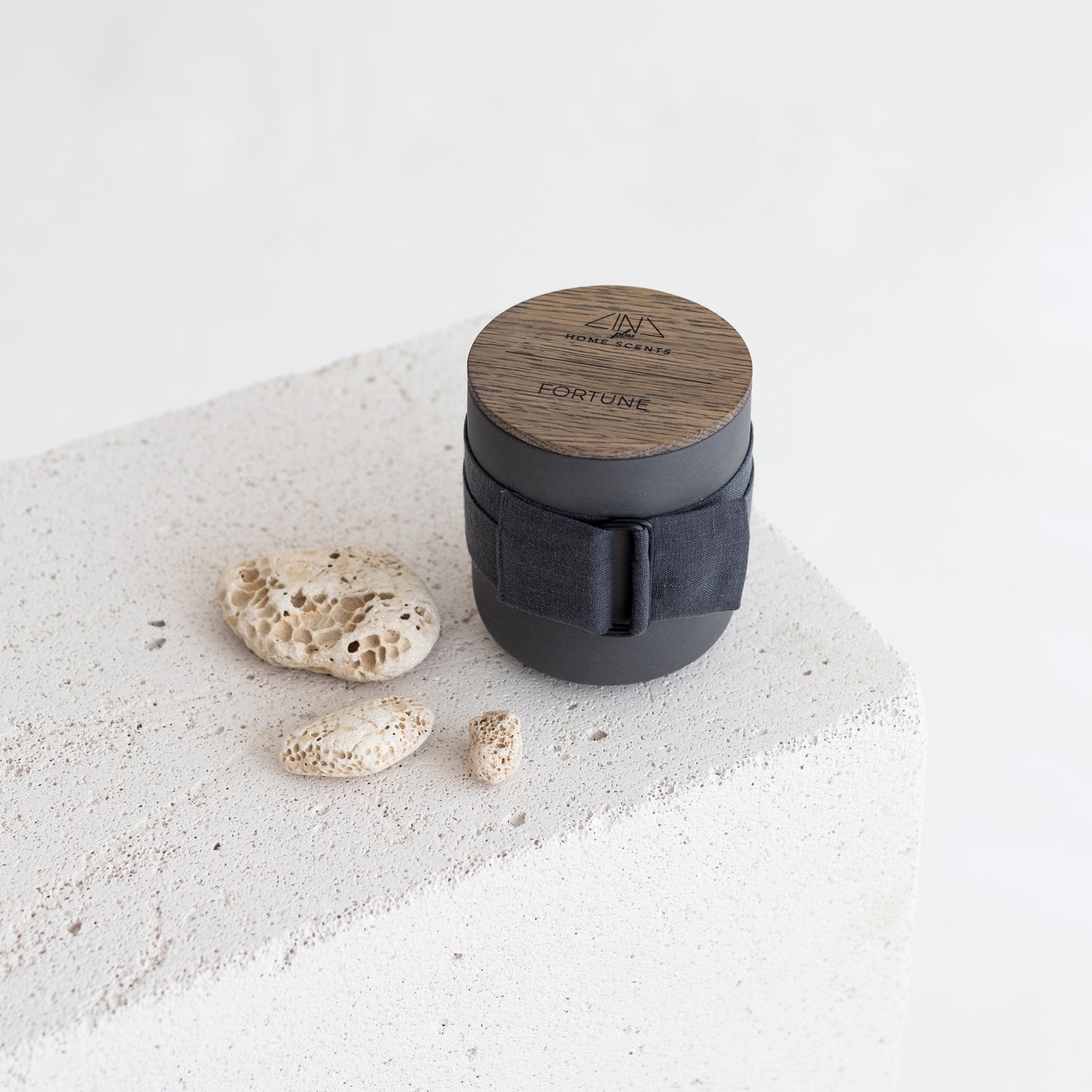 Black Scented Candle with Oak Lid