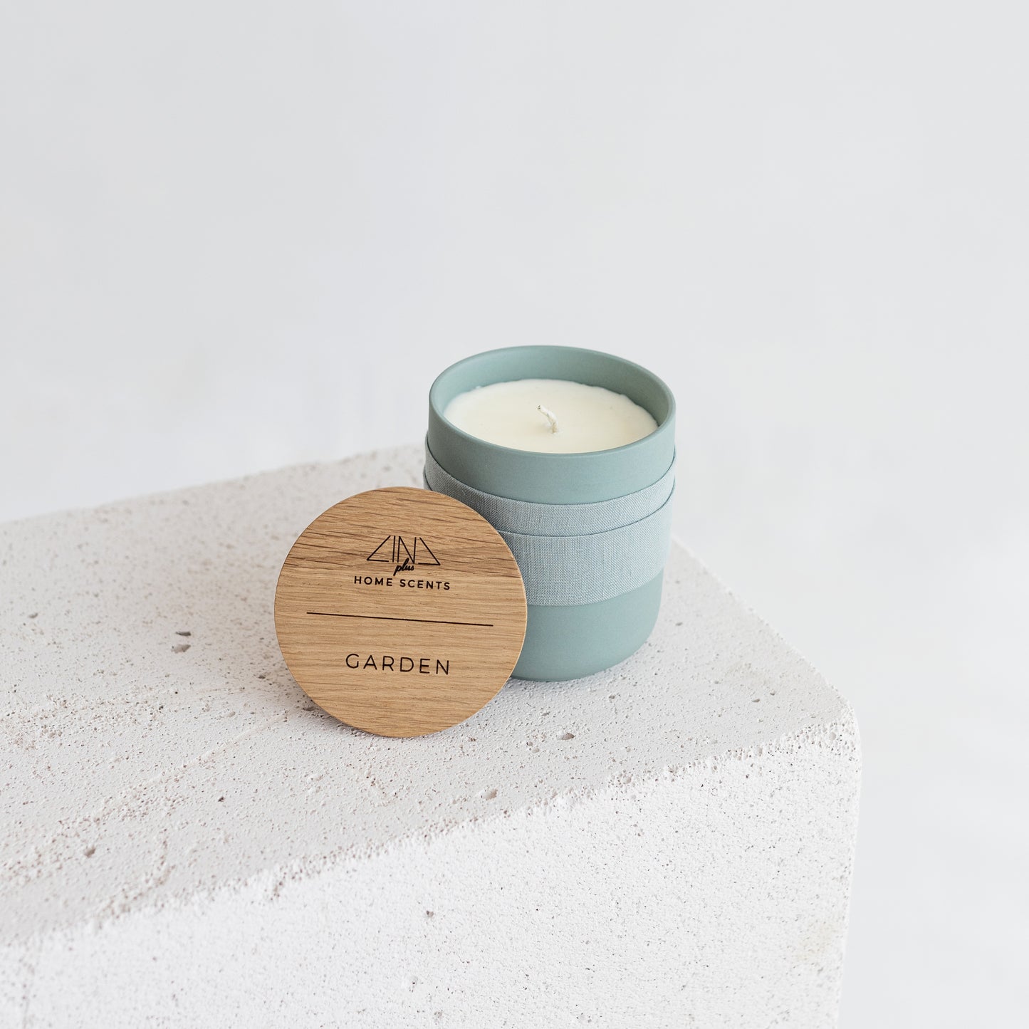Greenish Scented Candle with Oak Lid