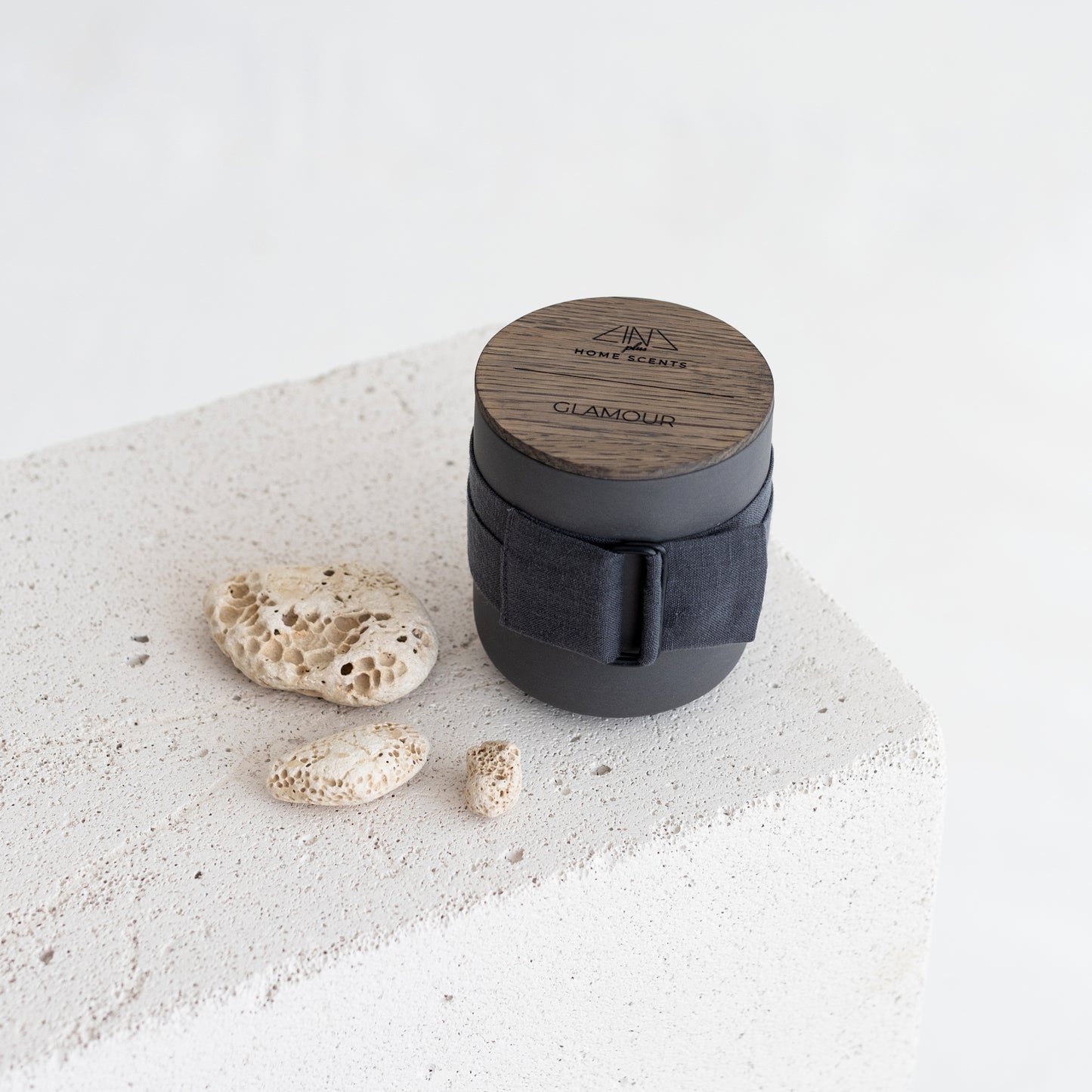 Black Scented Candle with Oak Lid