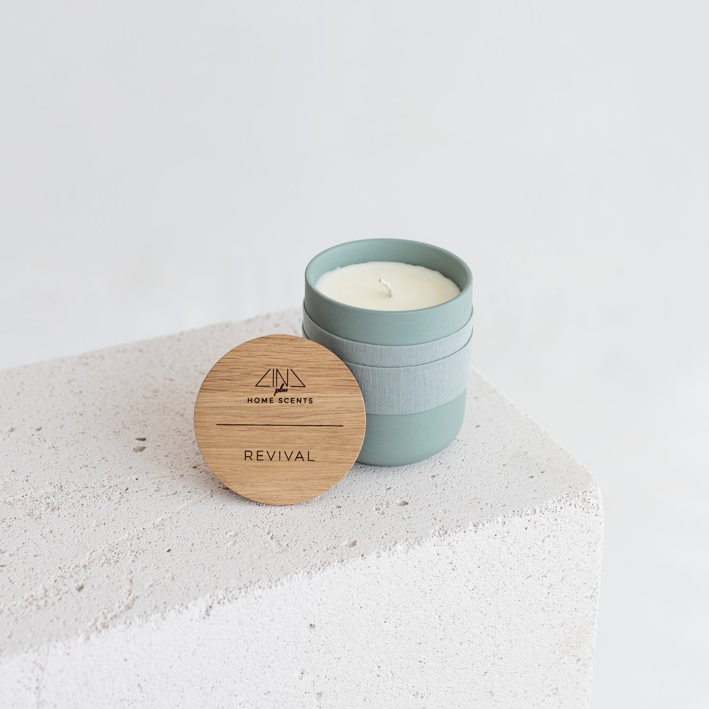 Greenish Scented Candle with Oak Lid