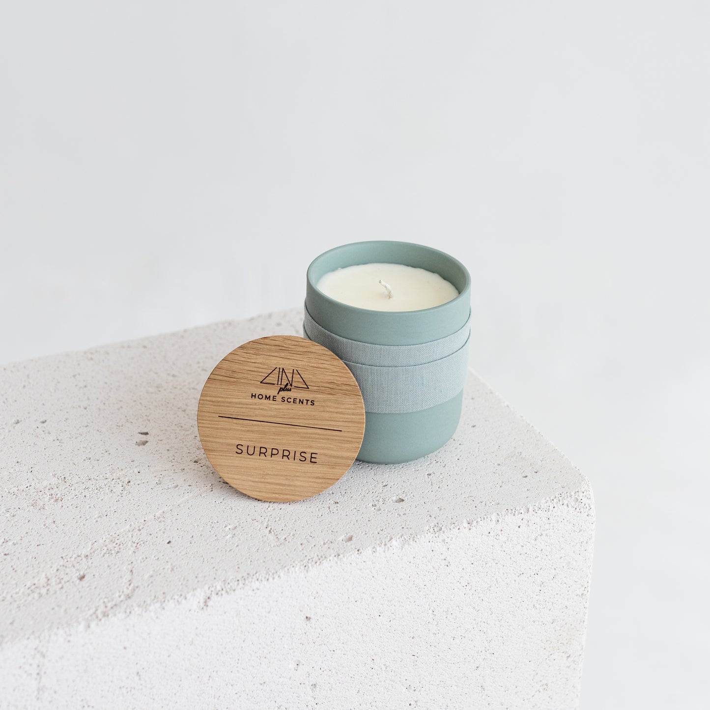 Greenish Scented Candle with Oak Lid