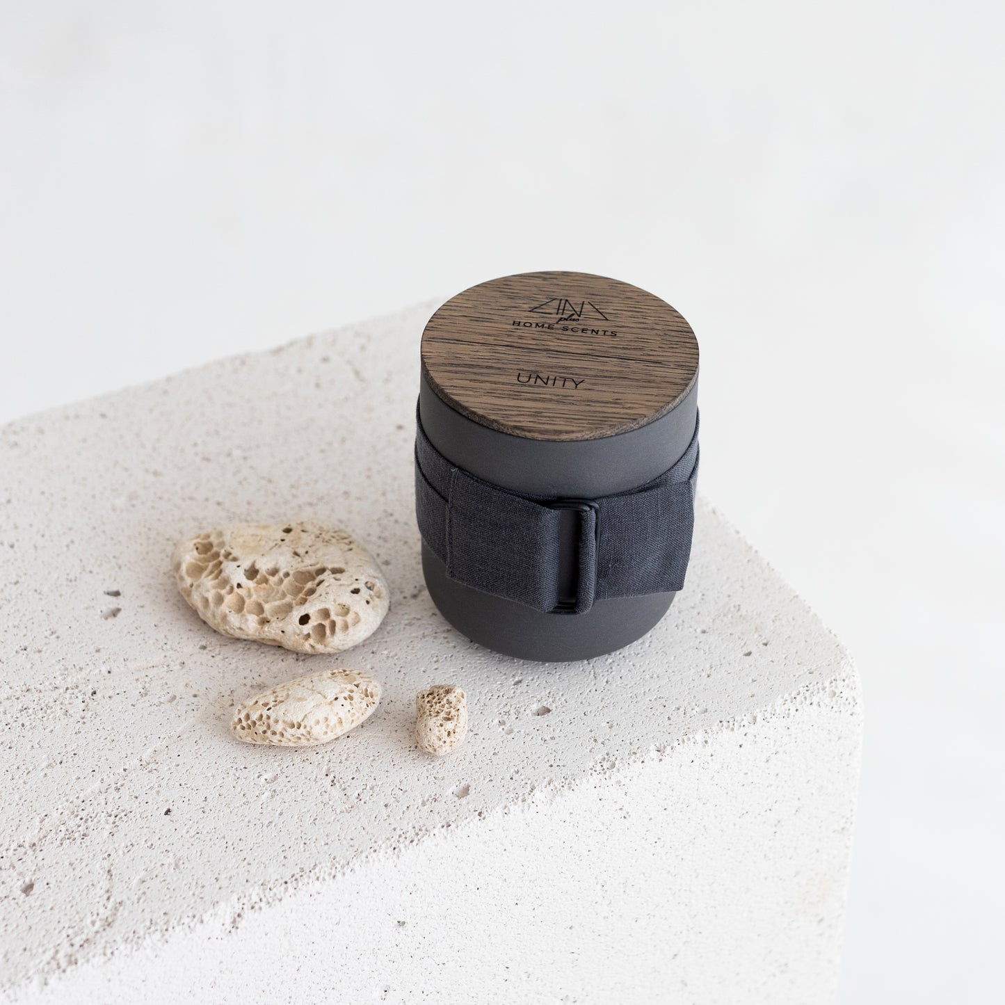 Black Scented Candle with Oak Lid