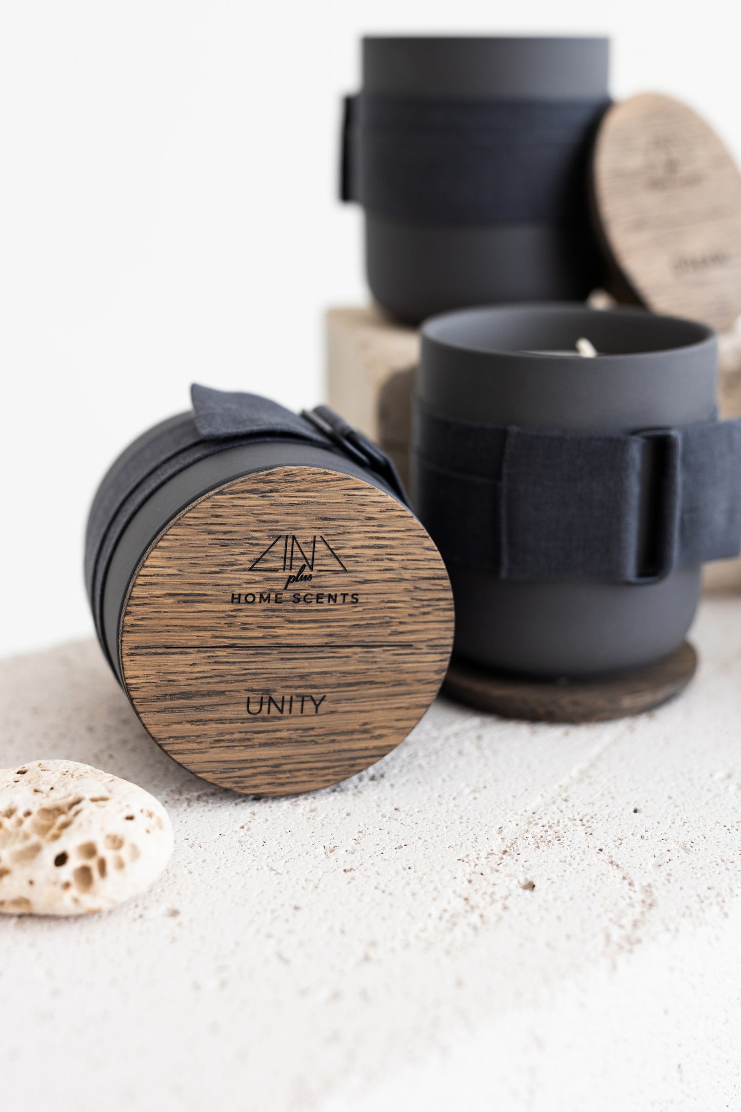 Black Scented Candle with Oak Lid