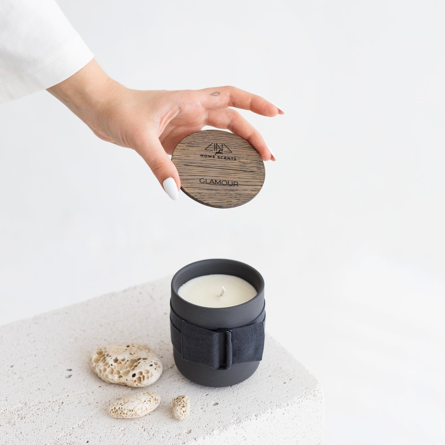 Black Scented Candle with Oak Lid