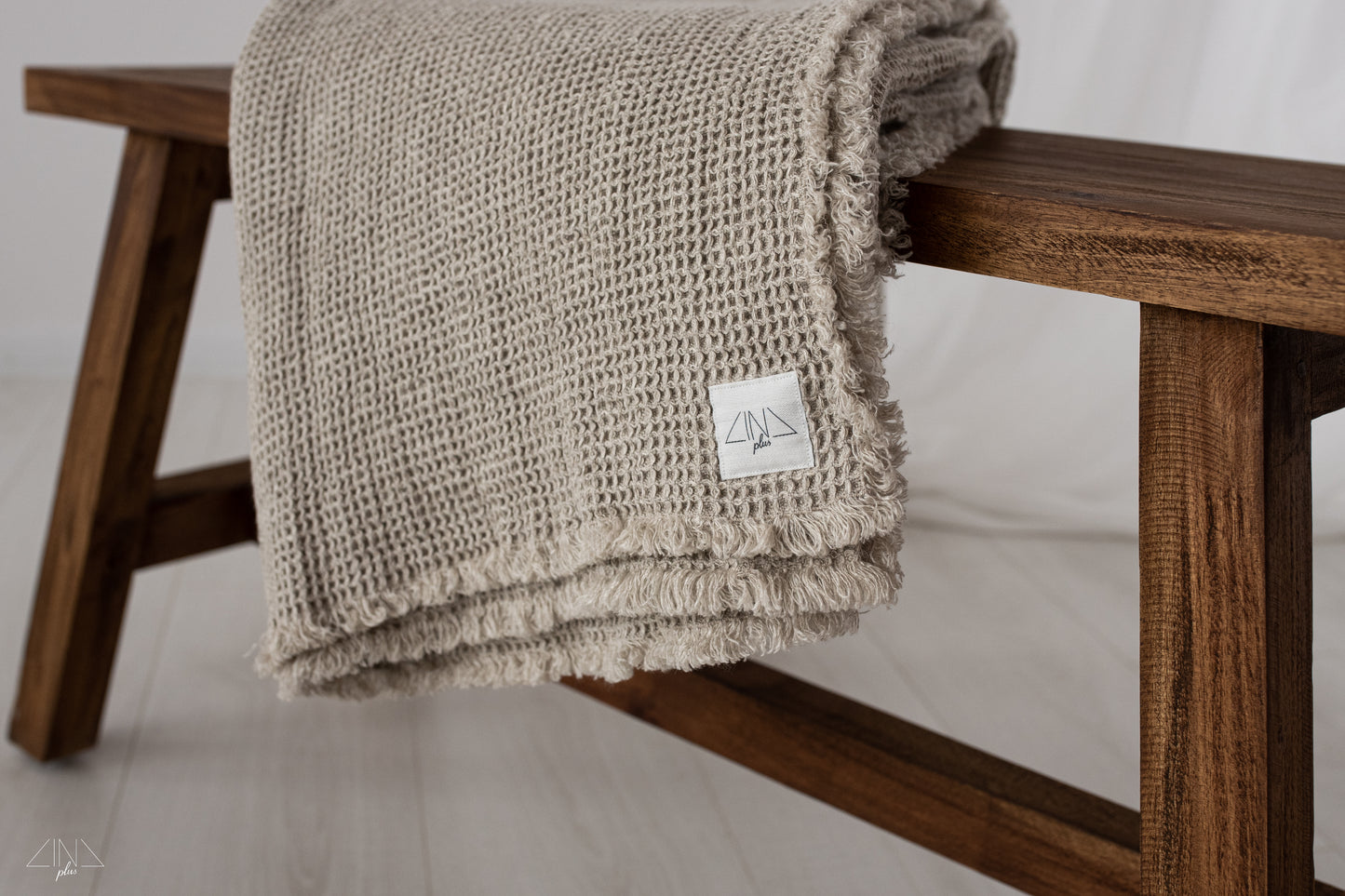 RAWEDGIA Waffle Linen Throw