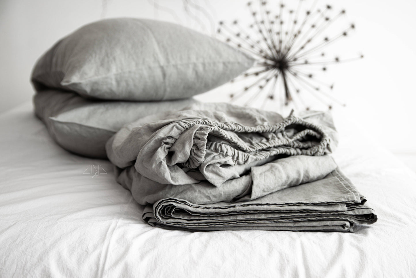 Linen Fitted and Flat Sheet Set with two Pillowcases in color Perle Gray