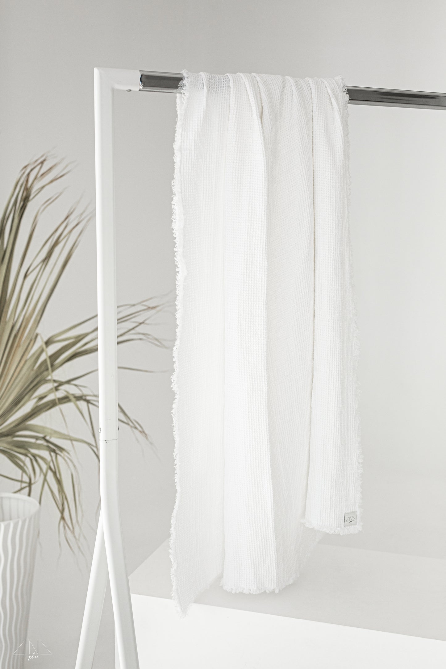 RAWEDGIA Waffle Linen Throw