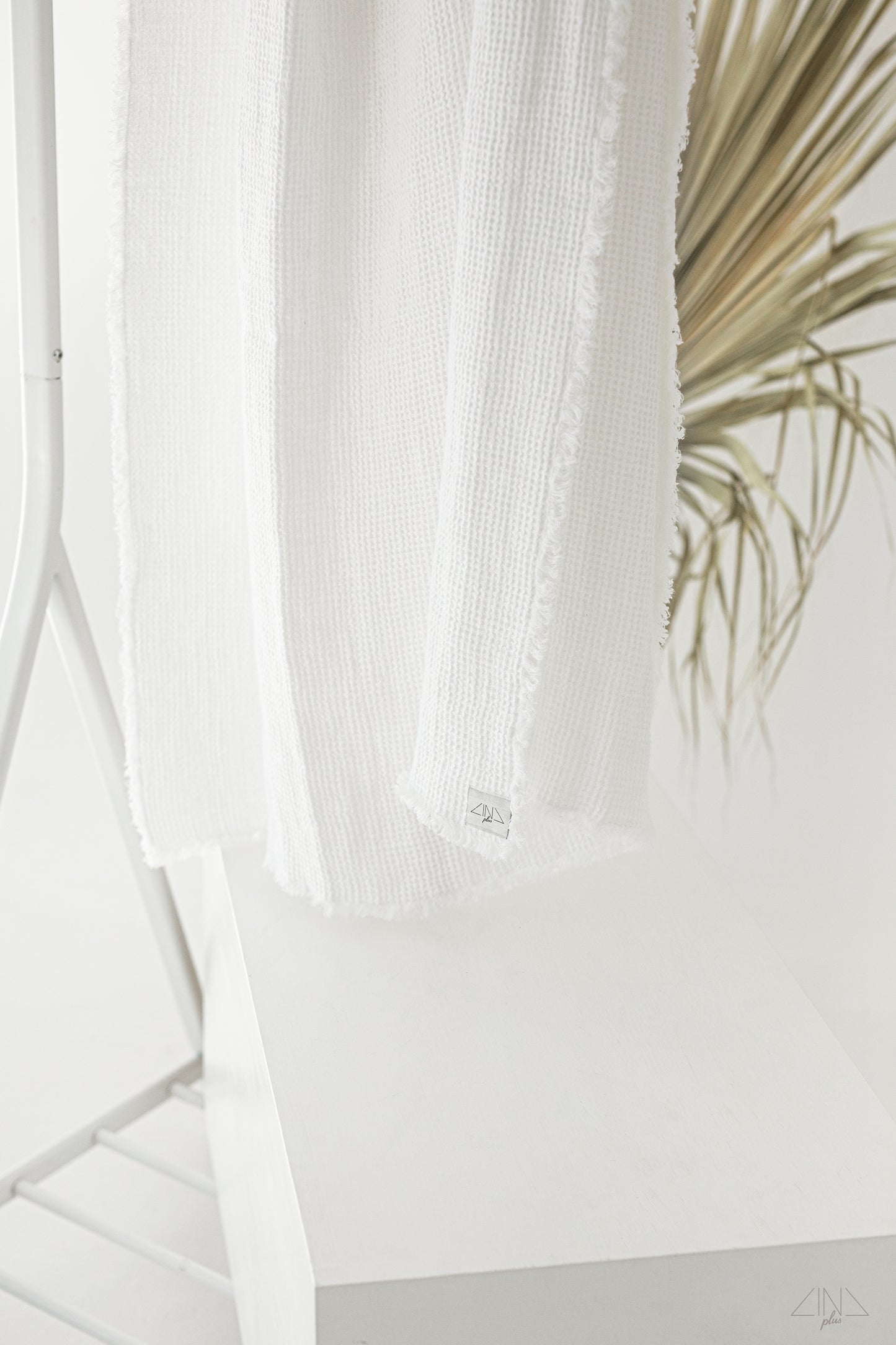 RAWEDGIA Waffle Linen Throw