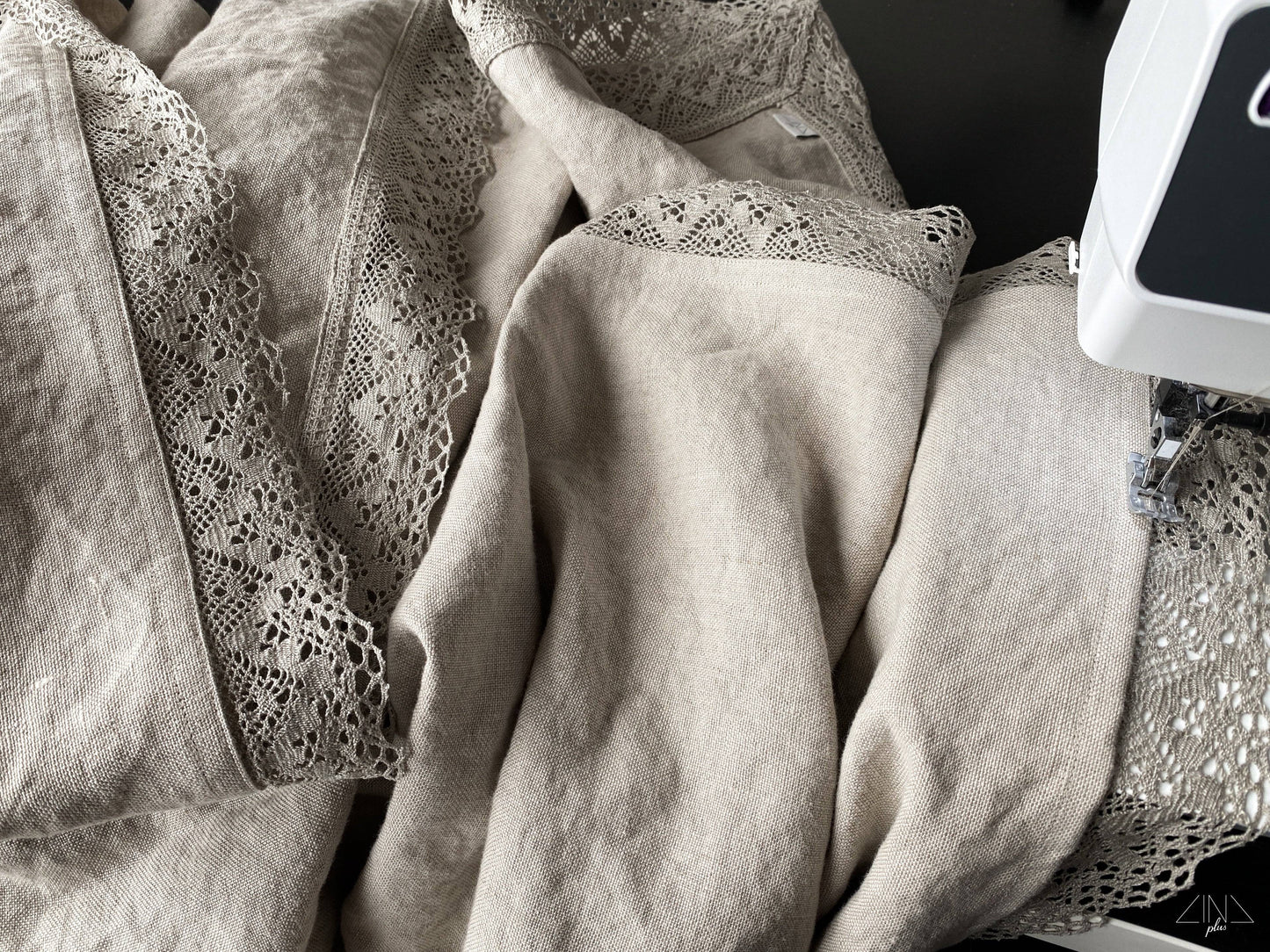 TRIMLEA Super Heavy Linen Throw in NEUTRAL