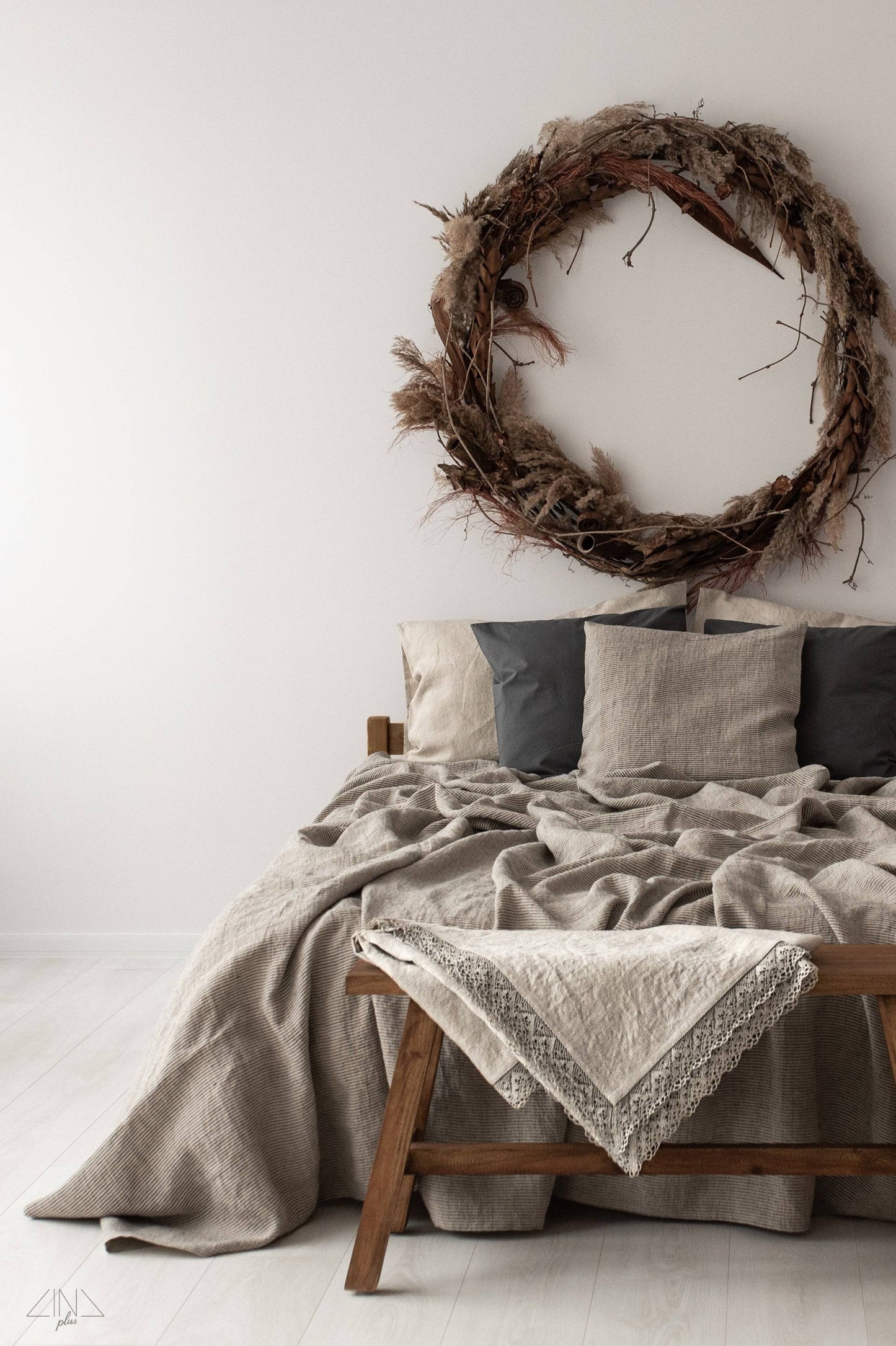 TRIMLEA Super Heavy Linen Throw in NEUTRAL