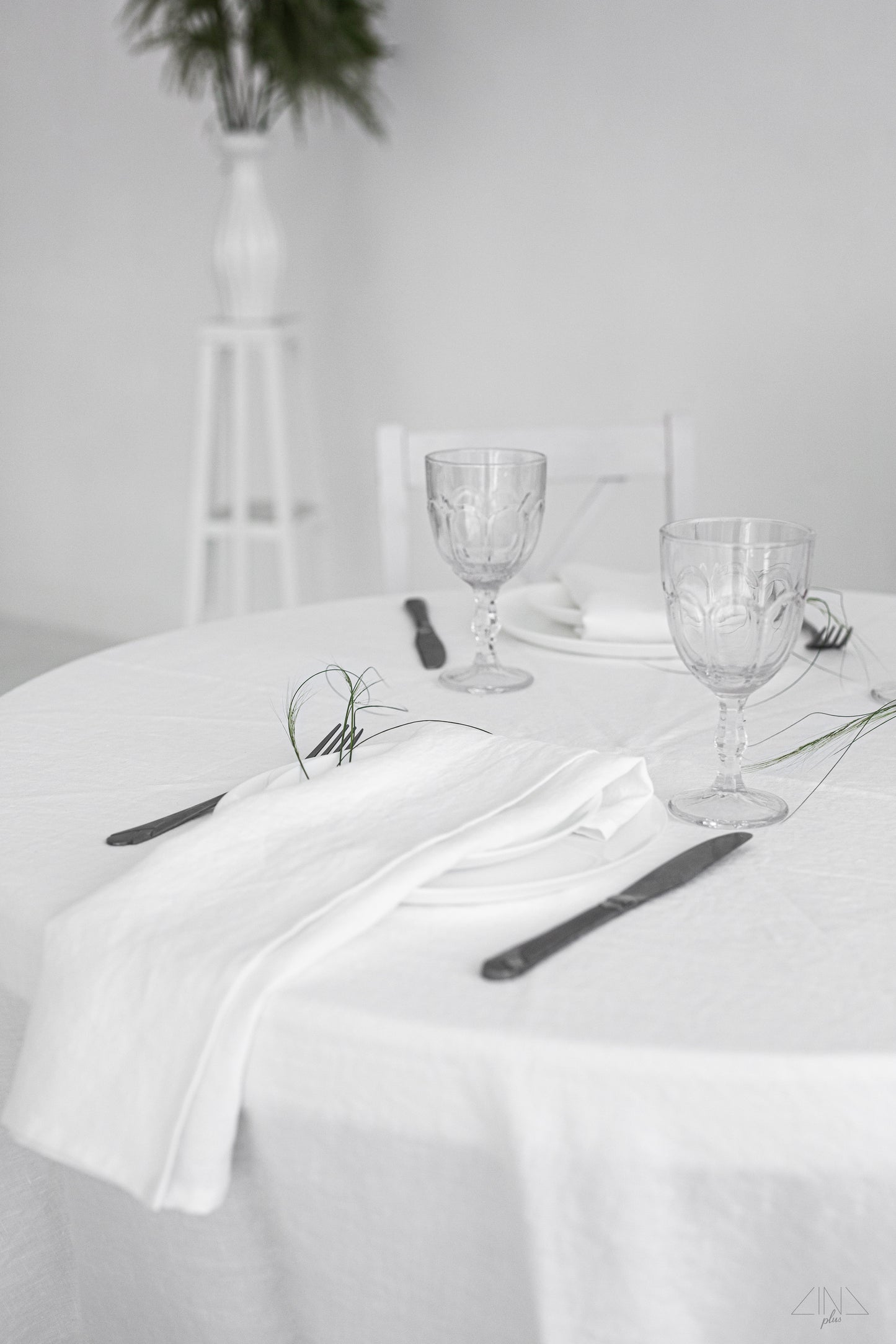 Linen Tablecloth & Napkins in NEUTRAL