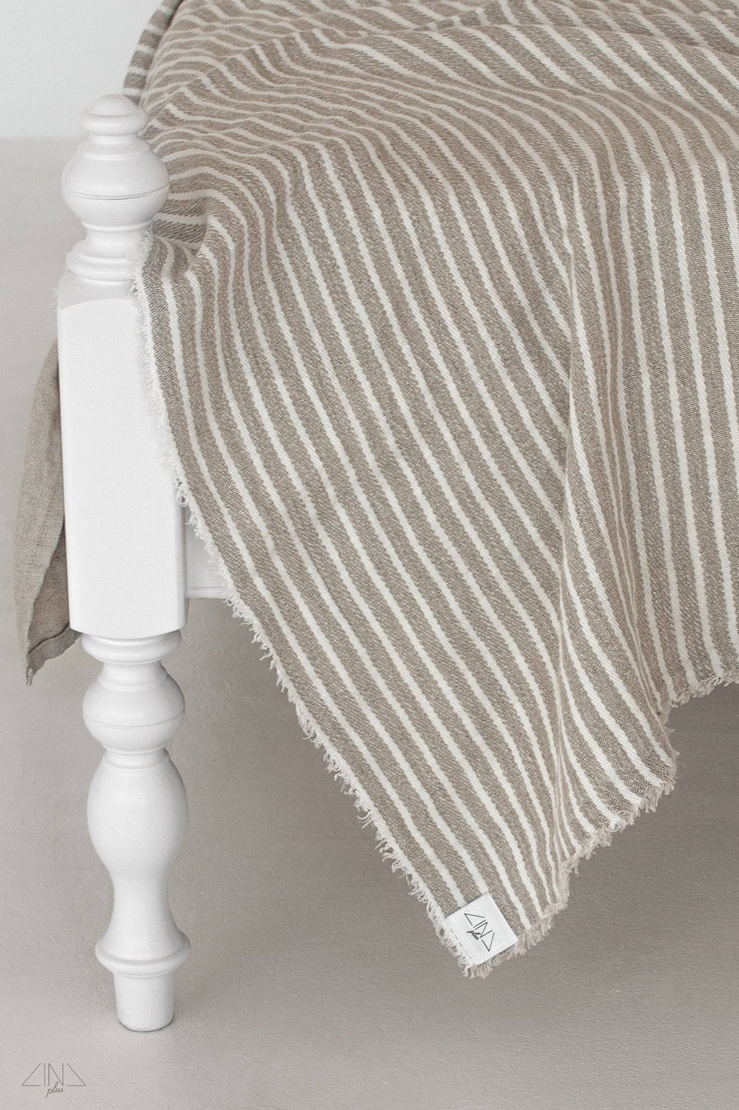 RAWEDGIA Twill Linen Throw in STRIPES