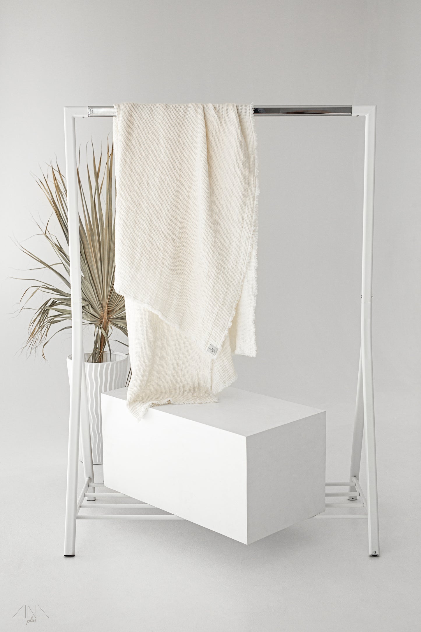 RAWEDGIA Waffle Linen Throw