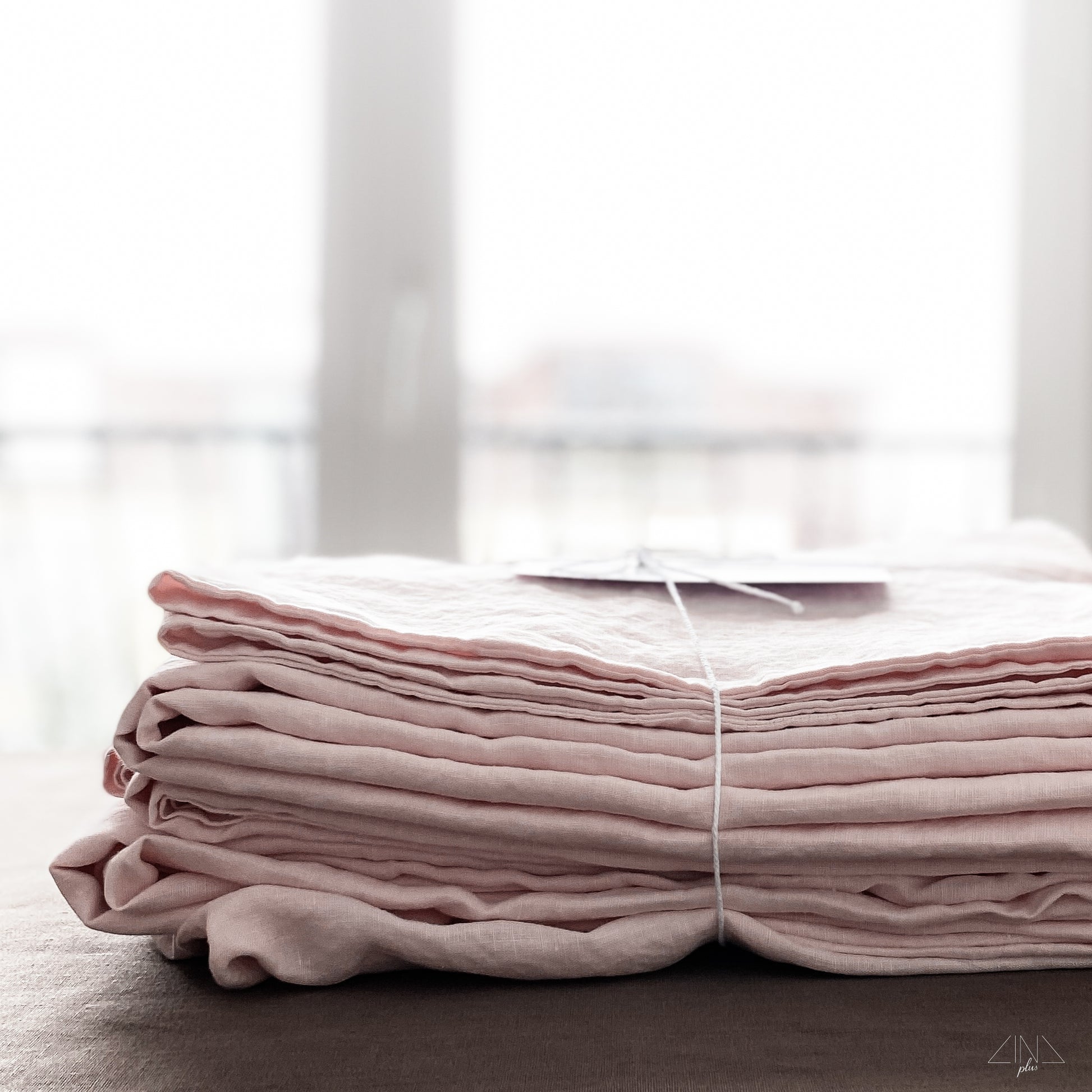 Medium Weight Linen Duvet Cover Set with Pillowcases in color Rose Bloom.