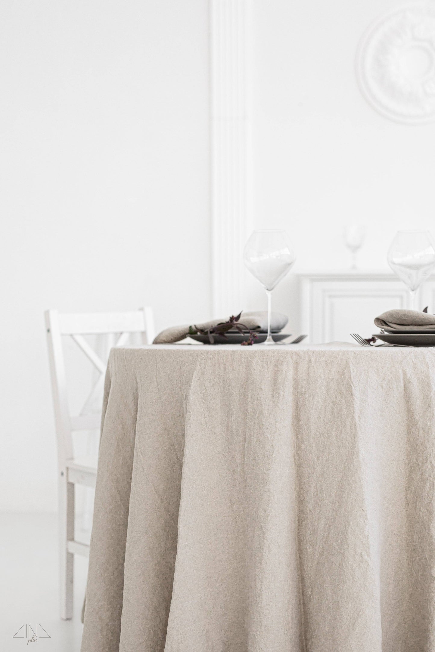 Round Linen Tablecloth in NEUTRAL