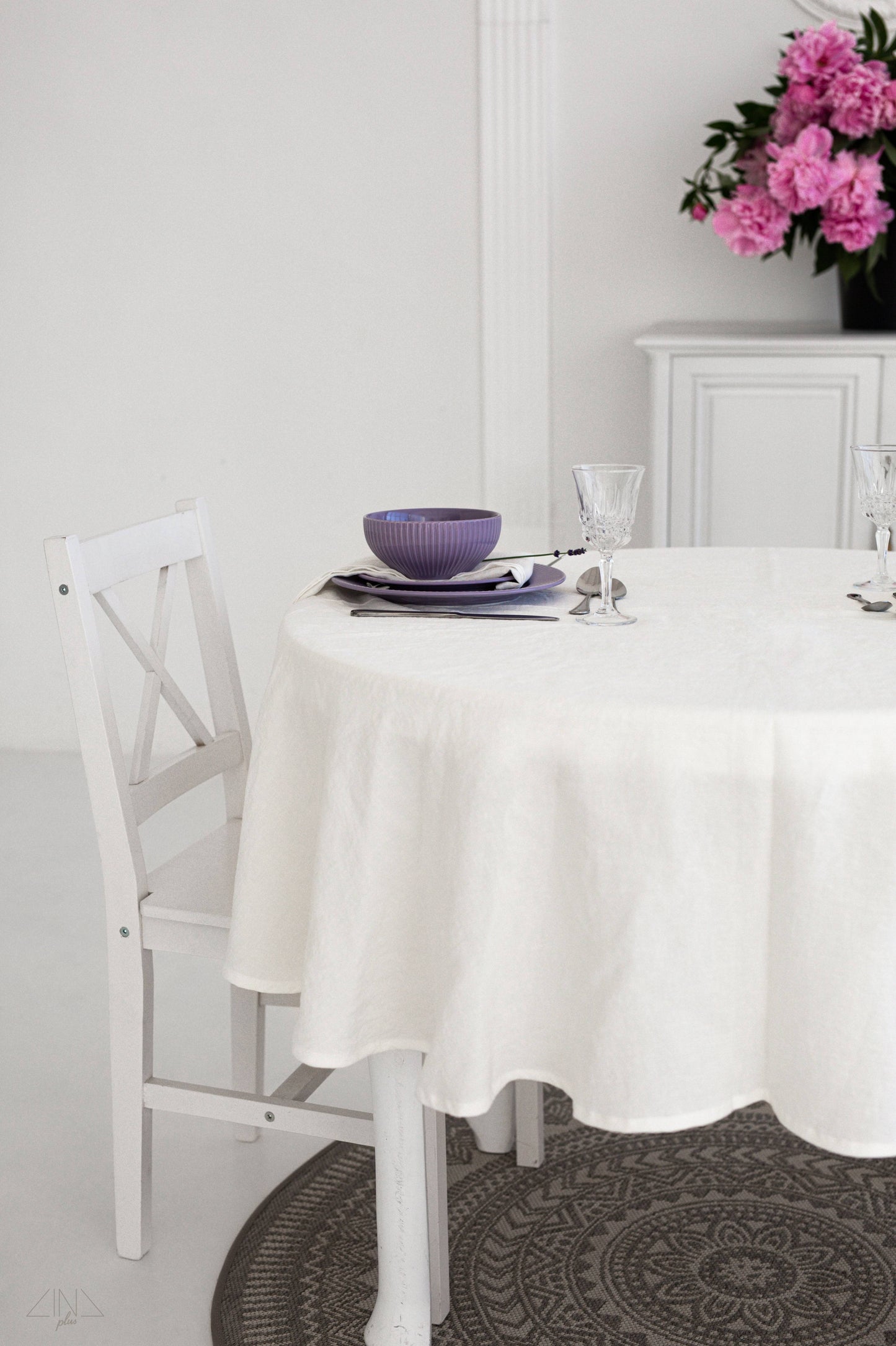 Round Linen Tablecloth in NEUTRAL