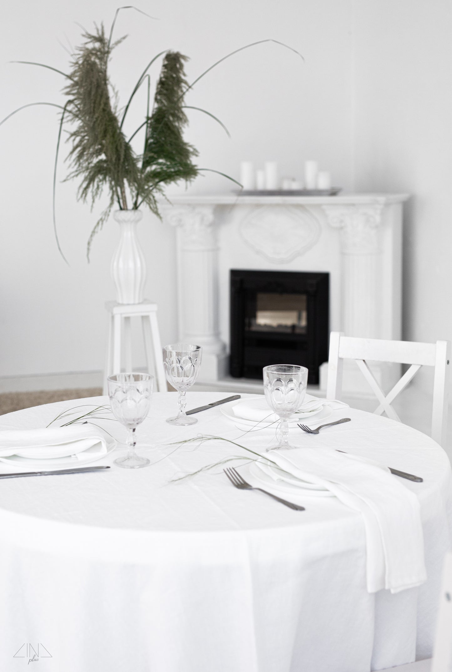 Linen Tablecloth & Napkins in NEUTRAL